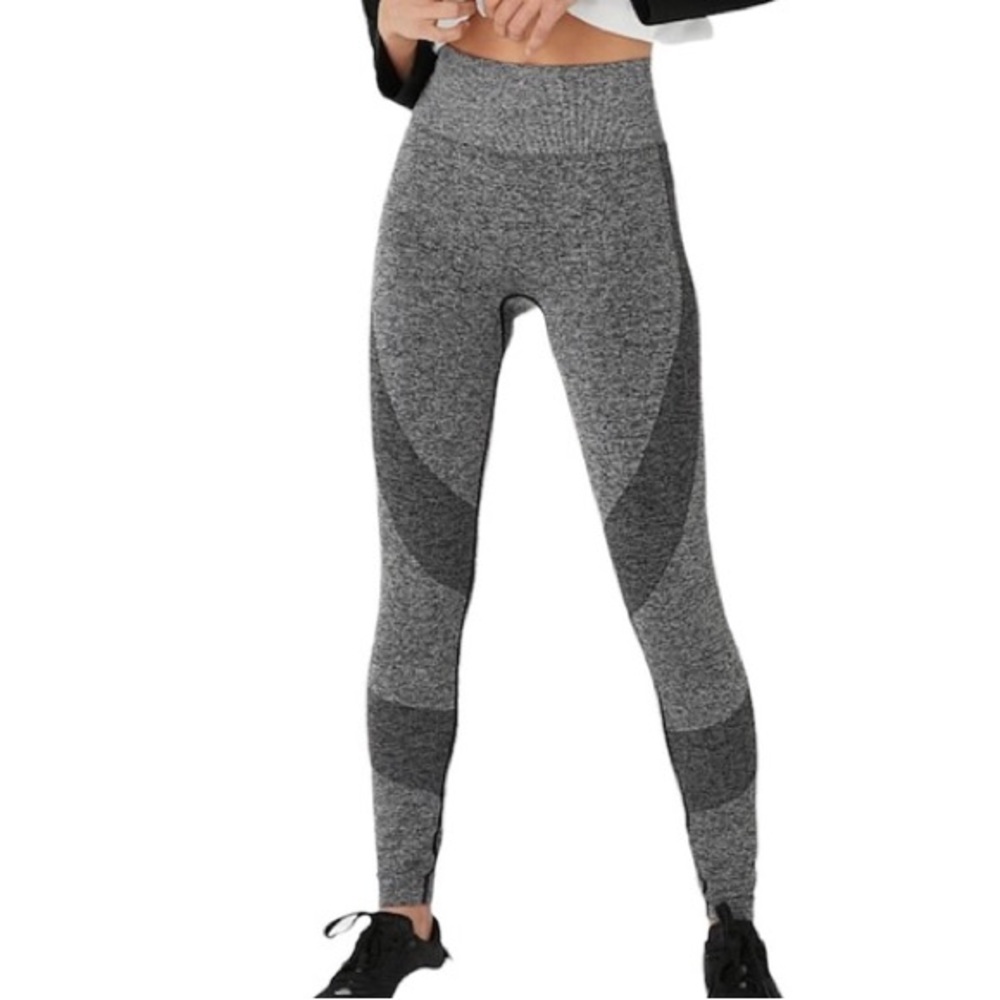Victoria’s Secret Pink small gray sport leggings